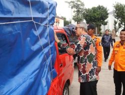 Pj Wali Kota Cirebon Lepas Bantuan untuk Korban Bencana Sukabumi