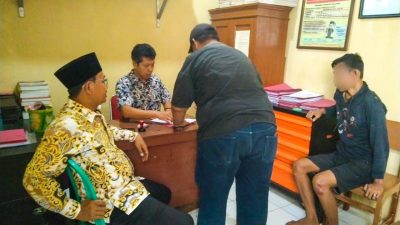 Viral, Pencuri Masuk Masjid Lewat Lubang Angin, Warga dan Marbot Sigap Amankan Pelaku
