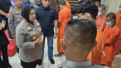 Polresta Cirebon mengamankan 14 orang tersangka dalam 12 kasus narkoba selama tahun 2024.* (Foto : Andi/CN)
