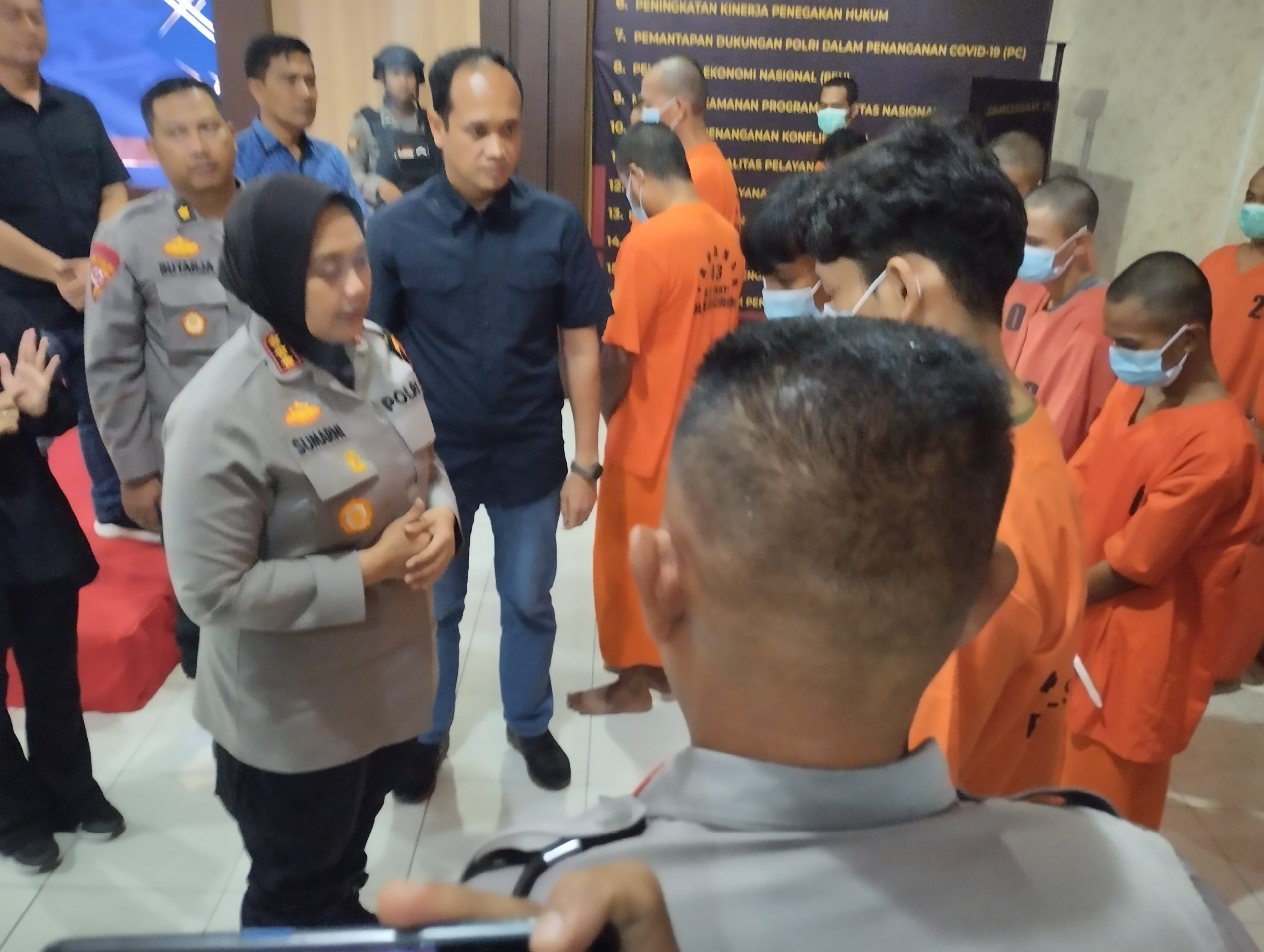 Polresta Cirebon mengamankan 14 orang tersangka dalam 12 kasus narkoba selama tahun 2024.* (Foto : Andi/CN)