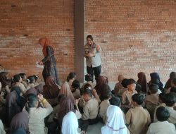 Dibalik Lumpur dan Asa, Perjuangan Murid SDN 3 Ambulu Melawan Banjir Rob