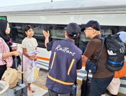 Komunitas Railfans Berkontribusi di Posko Nataru 2024/2025 di Daop 3 Cirebon