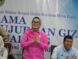 Anggota Komisi IX DPR RI dan Badan Gizi Nasional Sosialisasi Makan Bergizi Gratis di Surabaya.