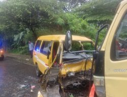 Dump Truck Oleng, Kecelakaan Beruntun di Jalan Talun-Sumber Lukai Tiga Orang