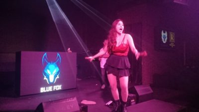 Pecaaahhhhh….DJ Biddy Sukses Hibur Pengunjung Blue Fox