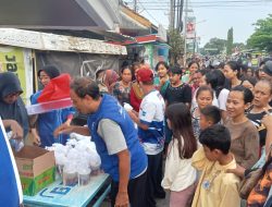 Partai Demokrat Bagi-bagi Takjil ke Masyarakat, Hero : Setiap Ramadhan Rutin Kami Lakukan