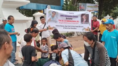 Prof. Rokhmin & SMSI Kab. Cirebon Bagi Takjil, Langsung Diserbu Puluhan Warga
