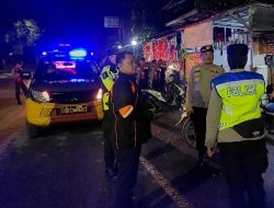 Polresta Cirebon Gelar Patroli Sahur, Bangunkan Warga & Jaga Keamanan Ramadan