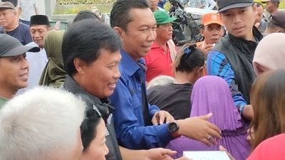 Semangat Berbagi, 7 Komunitas di Cirebon Bersatu Bagikan Takjil untuk Warga