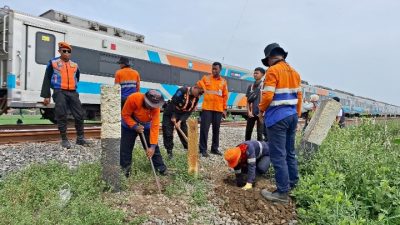 Menutup Celah Bahaya: Upaya KAI dan Warga Wujudkan Keselamatan di Perlintasan Sebidang