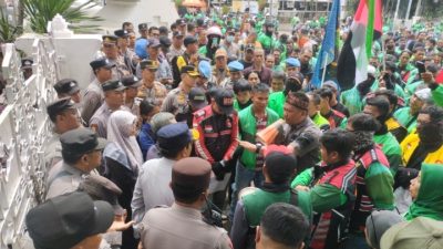 Ratusan Driver Ojol Cirebon Tantang Gubernur Dedi Mulyadi, Ada Apa Ya ?
