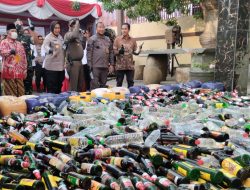 Cirebon Bersih-Bersih Miras, Polresta Musnahkan Ribuan Botol Ini Alasannya