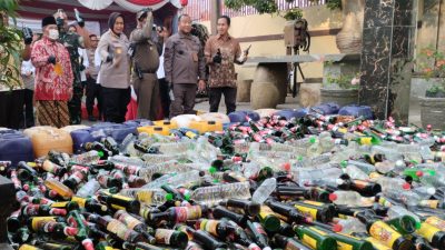 Cirebon Bersih-Bersih Miras, Polresta Musnahkan Ribuan Botol Ini Alasannya