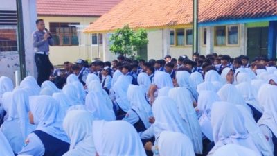 Polresta Cirebon Imbau Pelajar Tertib Berlalu Lintas dalam Kegiatan Police Goes to School