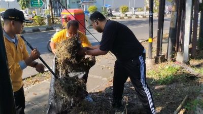 Ramai-Ramai Bersih Taman Krucuk, Warga Harap Taman Hidup Lagi dengan Kegiatan Budaya