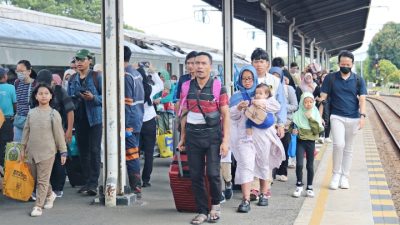Libur Waisak, Stasiun Daop 3 Cirebon Dipadati Penumpang, Tiket Terjual 86 Persen