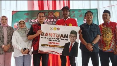 Prof. Rokhmin Dahuri Salurkan Bantuan Alat dan Mesin Pertanian ke Petani di Kabupaten Cirebon