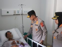 Kapolda Jabar Jenguk Korban Selamat Longsor Gunung Kuda di RS Mitra Plumbon
