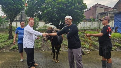 Kemendukbangga/BKKBN Terus Bergerak Turunkan Stunting, Bagikan Daging Kurban ke Warga