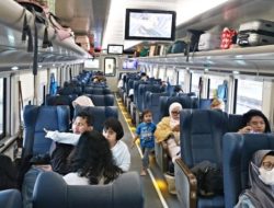 Tiket Kereta Ludes? Jangan Panik, KAI Tambah Perjalanan Khusus Sambut Tahun Baru Islam & HUT Cirebon