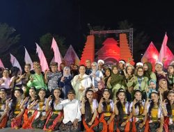 Ribuan Warga Cirebon Antusias Menyaksikan Pergelaran Sendragentala Kolosal Glemegar Manglayange Memolo Sang Cipta Rasa