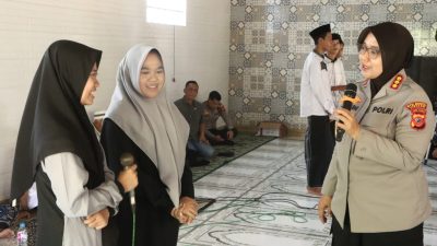 Kapolresta Cirebon Kunjungi Ponpes Manbaul Falah Babakan Ciwaringin, Para Santri Diingatkan Fokus Belajar