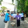 Jumat Berkah, SMSI Kabupaten Cirebon Berbagi Makanan ke Petugas Kebersihan