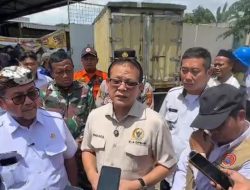 Turun Langsung ke Lokasi Banjir di Cirebon, Prof. Rokhmin: Jaga Sungai dan Hutan!