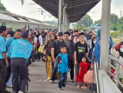 Libur Nataru, Ribuan Penumpang Terus Berdatangan Diberbagai Stasiun di Wilayah Operasional Daop 3 Cirebon