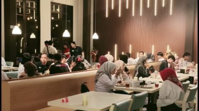 Bukber Syahdu dan Romantis di Sunrise Resto, Harga Kaki Lima Rasa Bintang Lima