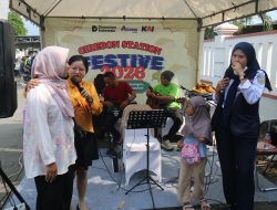 Pemudik Arus Balik Lebaran Dihibur Live Music di Stasiun Cirebon