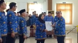 Bupati Cirebon Ingatkan PNS untuk Layani Masyarakat dengan Baik, Imron: Jangan Dipersulit!