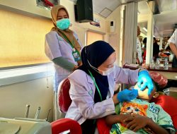 Rail Clinic Hadirkan Layanan Kesehatan dan Pengobatan Gratis bagi Masyarakat di Sekitar Stasiun Cipunegara