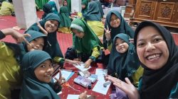 Mahasiswa FK UPN Veteran Jatim Ajak Anak Panti Asuhan Kenal Budaya Lewat Mozaik Rumah Adat dan Permainan Tradisional