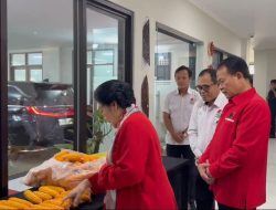 Prof. Rokhmin Serahkan Hasil Panen Jagung ke Ketum PDI Perjuangan, Megawati Puji Kerja Kreatif GNTI