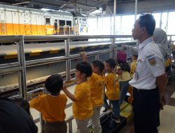 Daop 3 Cirebon Kenalkan Dunia Perkeretaapian ke Anak-anak