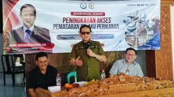 Prof. Rokhmin Salurkan Bantuan Mesin Pakan Ikan Hasil Kemitraan dengan KKP kepada Warga di Suranenggala Kidul