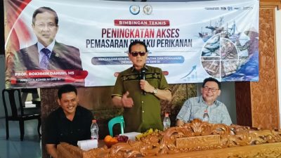 Prof. Rokhmin Salurkan Bantuan Mesin Pakan Ikan Hasil Kemitraan dengan KKP kepada Warga di Suranenggala Kidul