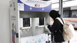 Sediakan Water Station Gratis, KAI Daop 3 Cirebon Ajak Penumpang Bawa Tumbler dan Kurangi Sampah Plastik