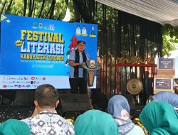 Bupati Cirebon Minta Orangtua Jangan Asyik Main HP, Ajak Anak Belajar dan Baca Buku