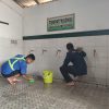 KAI Daop 3 Cirebon Gandeng Komunitas Edan Sepur & Mahasiswa Bebersih Musola dan Beri Perlengkapan Ibadah