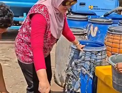 Warga Kertasura Kesulitan Air Bersih, Ketua DPRD Turun Beri Bantuan