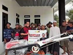 Prof. Rokhmin Salurkan Bantuan Traktor untuk Petani di Sukagumiwang Indramayu